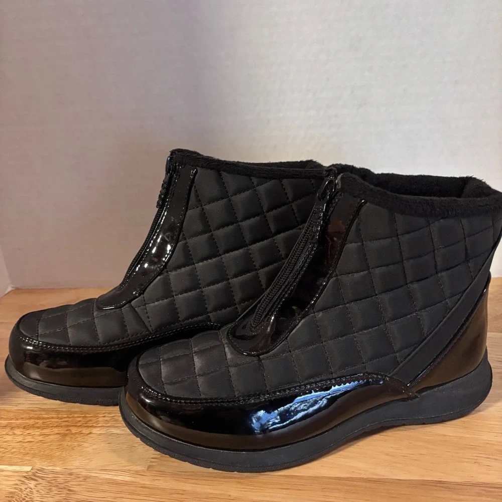 Totes Black Quilted Boots 6W Faux Fur Lined Zip Front Winter Snow‎ Boots Women